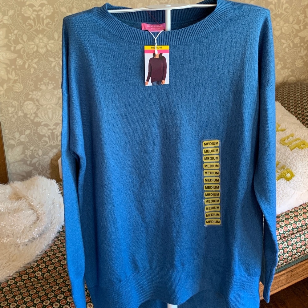Isaac Mizrahi New York cloud dancer  hi lo sweater tunic in blue. NWT. Retsil 59